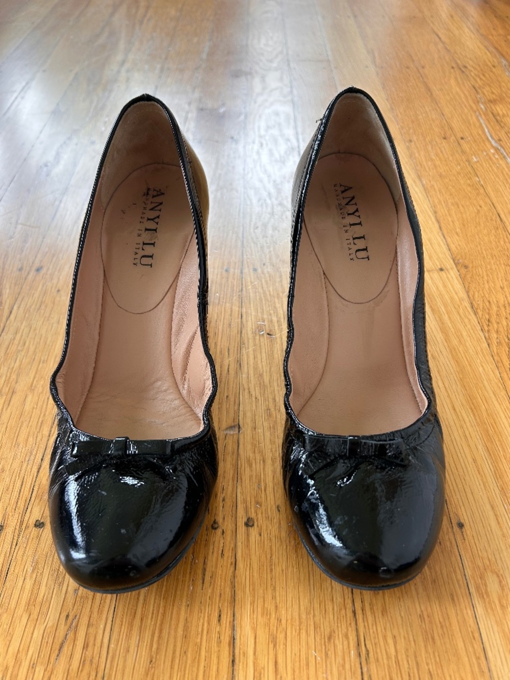 Anyi Lu Made in Italy black patent pumps size 38 European